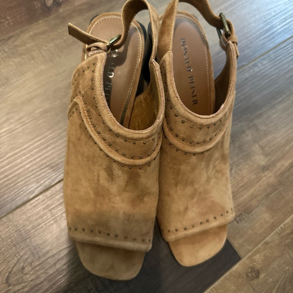 Donald J Pliner Tan Suede Peep-Toe Women's Shoes Size 9 - Picture 2 of 14